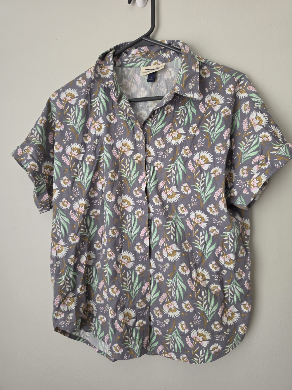 Universal Thread Gray Floral Short-Sleeve Button-Up with Mint & Pink Accents